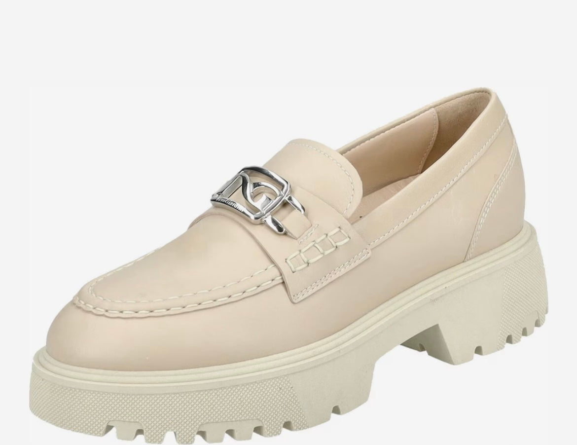 NeroGiardini cream leather loafers