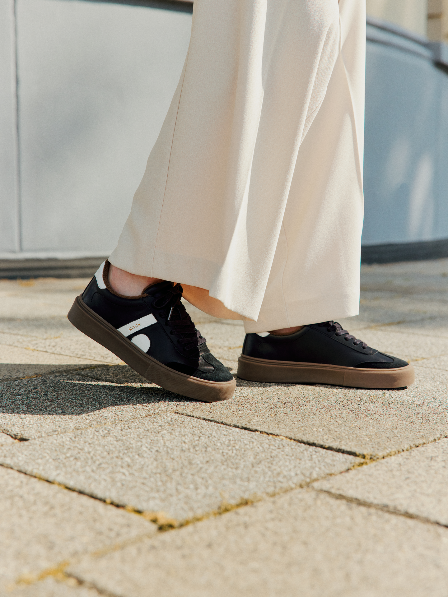 BLACKSTONE black and white sneaker