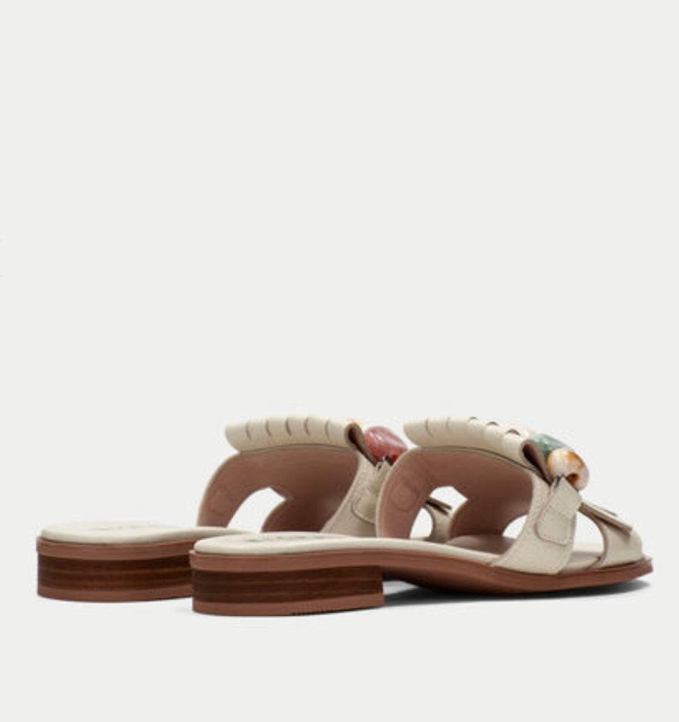 Hispanitas cream leather flat sandal with bead decoration