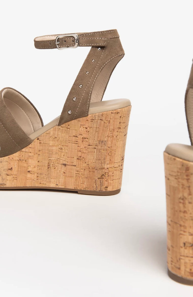 NeroGiardini brown suede leather wedge sandals