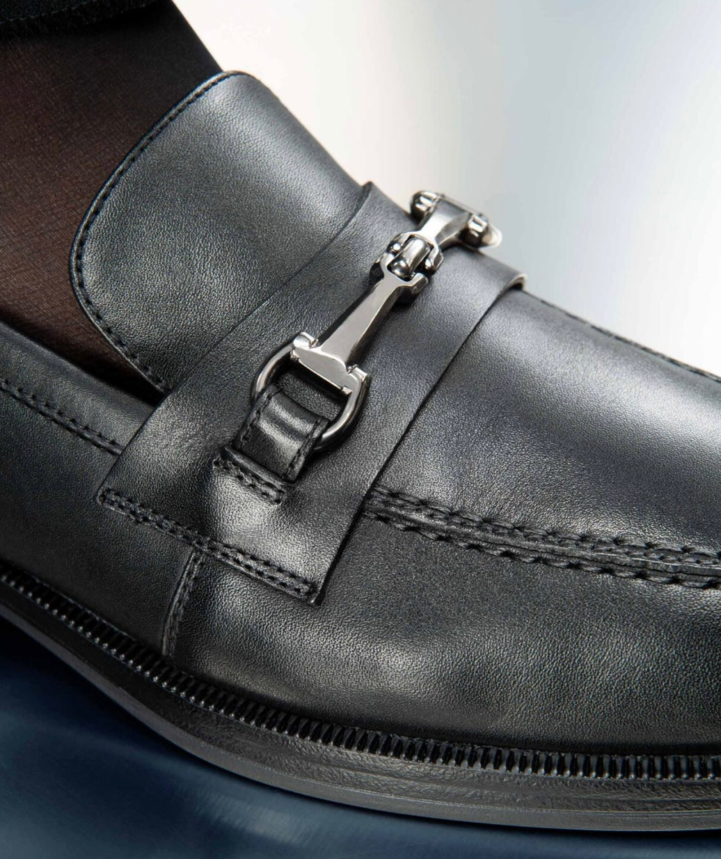 Nerogiardini black leather loafers