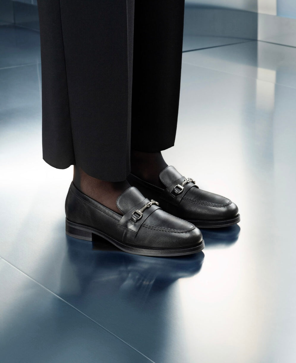 Nerogiardini black leather loafers