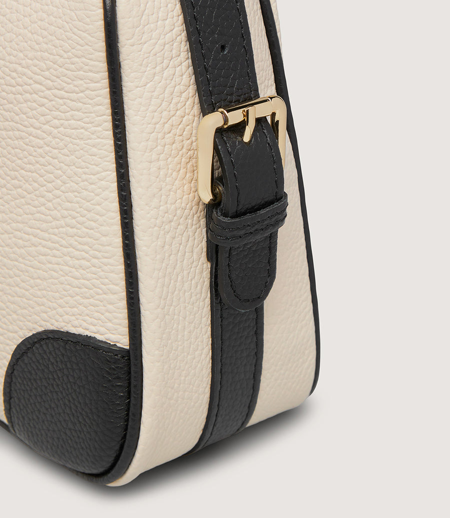 Marco Moreo cream and black leather shoulder bag