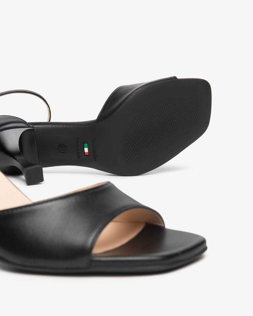 Nerogiardini black leather sandal