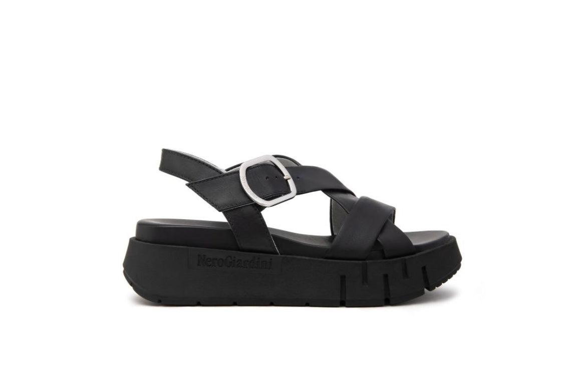 Nerogiardini black leather platform sandals