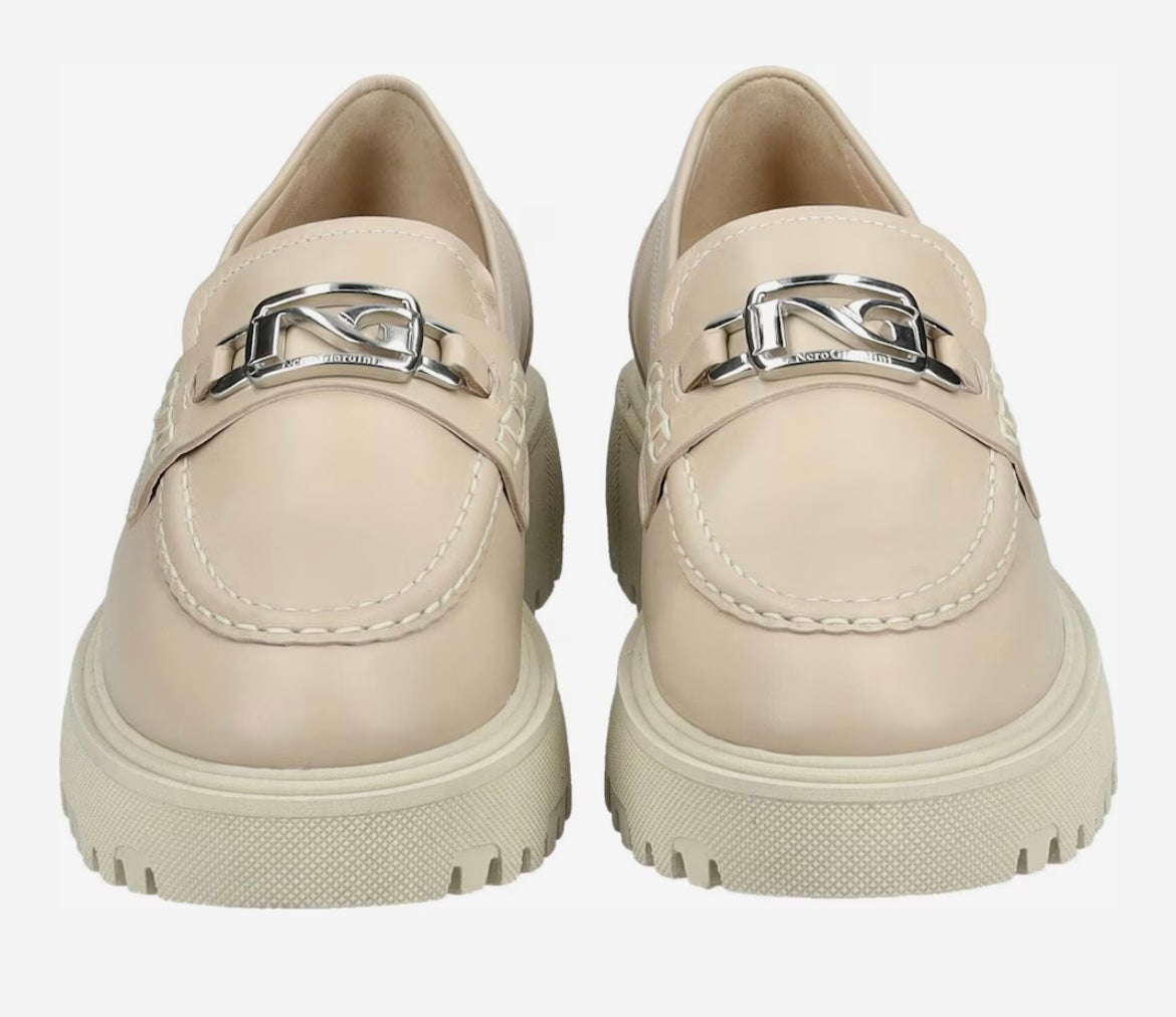 NeroGiardini cream leather loafers