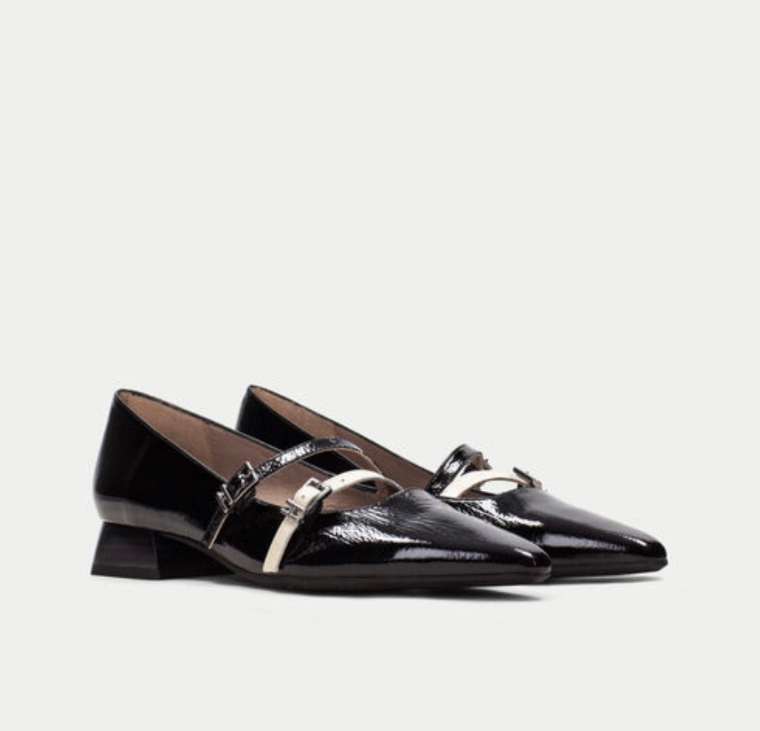 Hispanitas black leather ballerinas