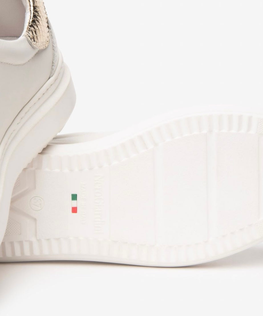 NeroGiardini Beige sneaker with gold glitter detail
