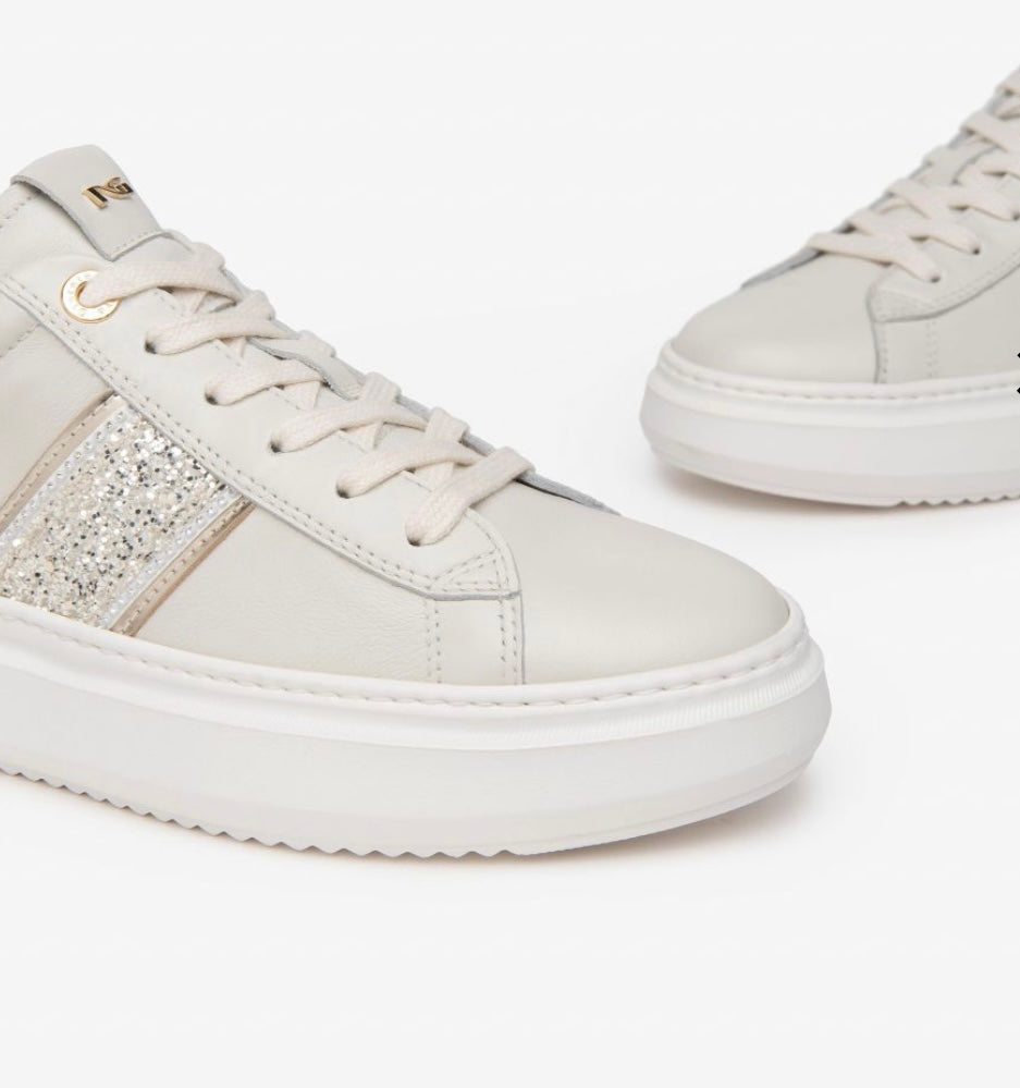 NeroGiardini Beige sneaker with gold glitter detail