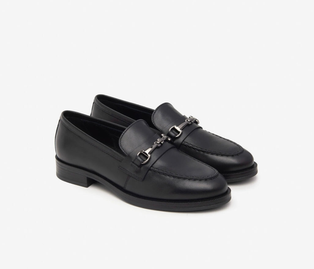 Nerogiardini black leather loafers