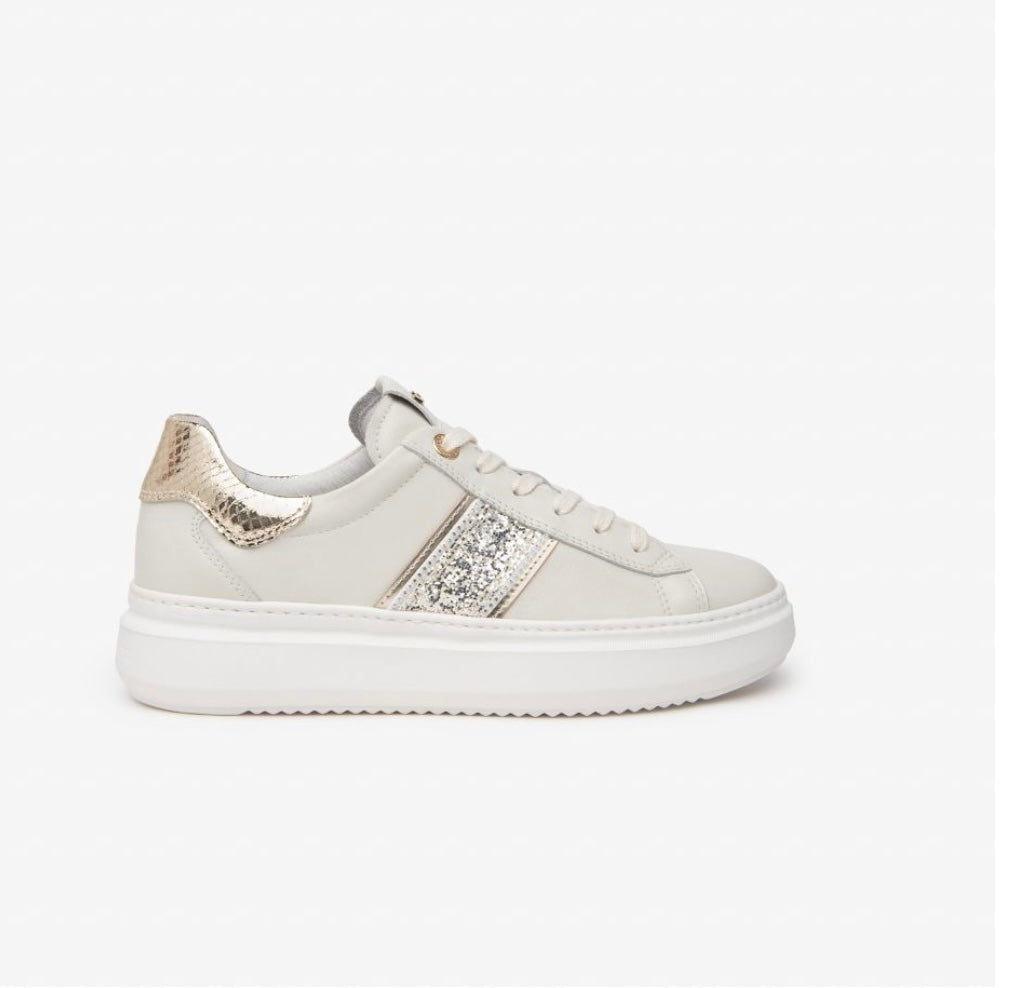 NeroGiardini Beige sneaker with gold glitter detail