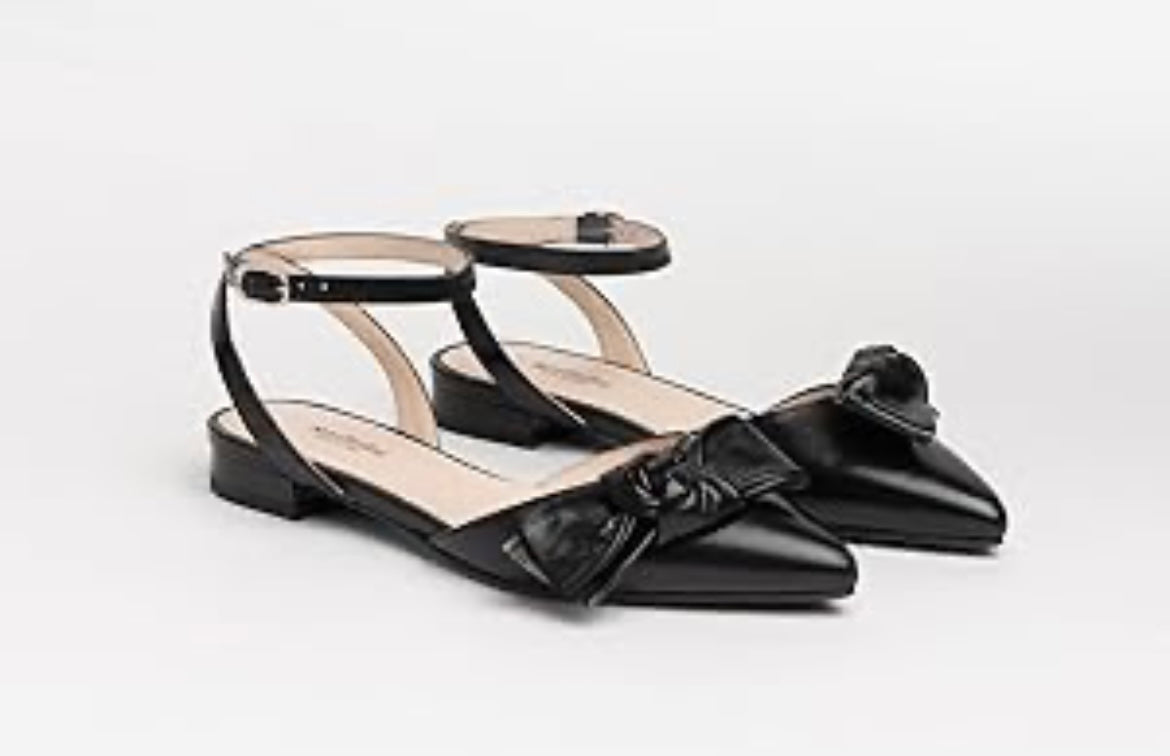 NeroGiardini black leather pointed toe flats
