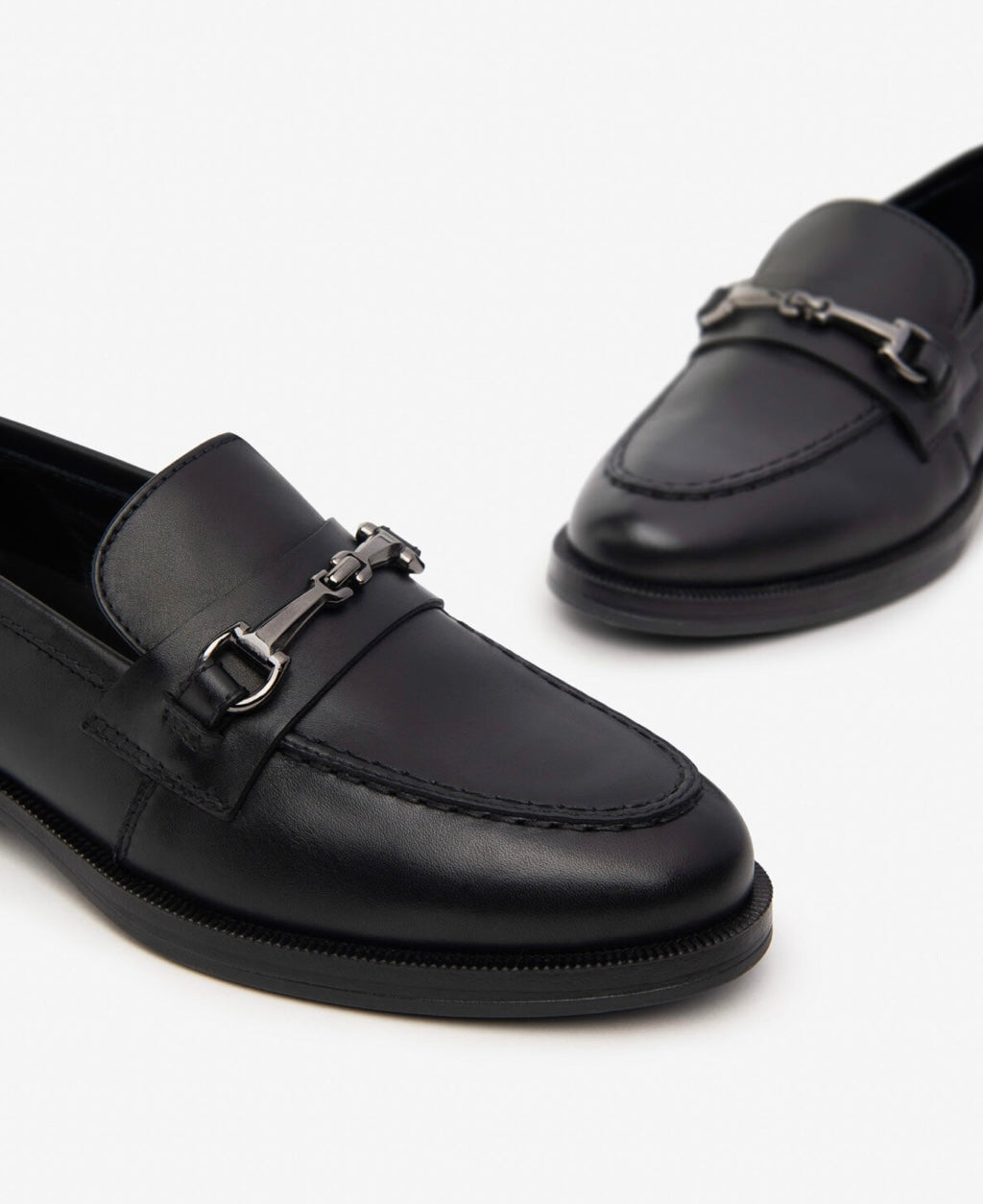 Nerogiardini black leather loafers