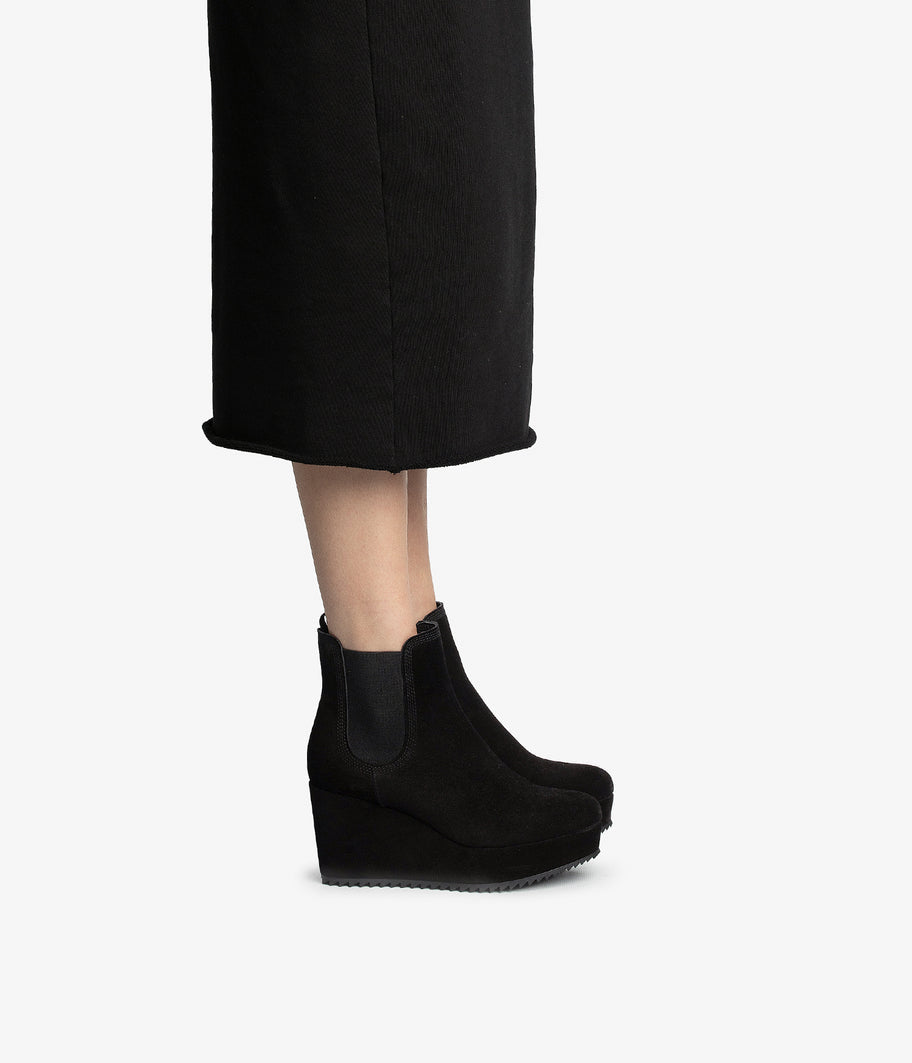 Pedro garcía black suede platform slip on ankle boot