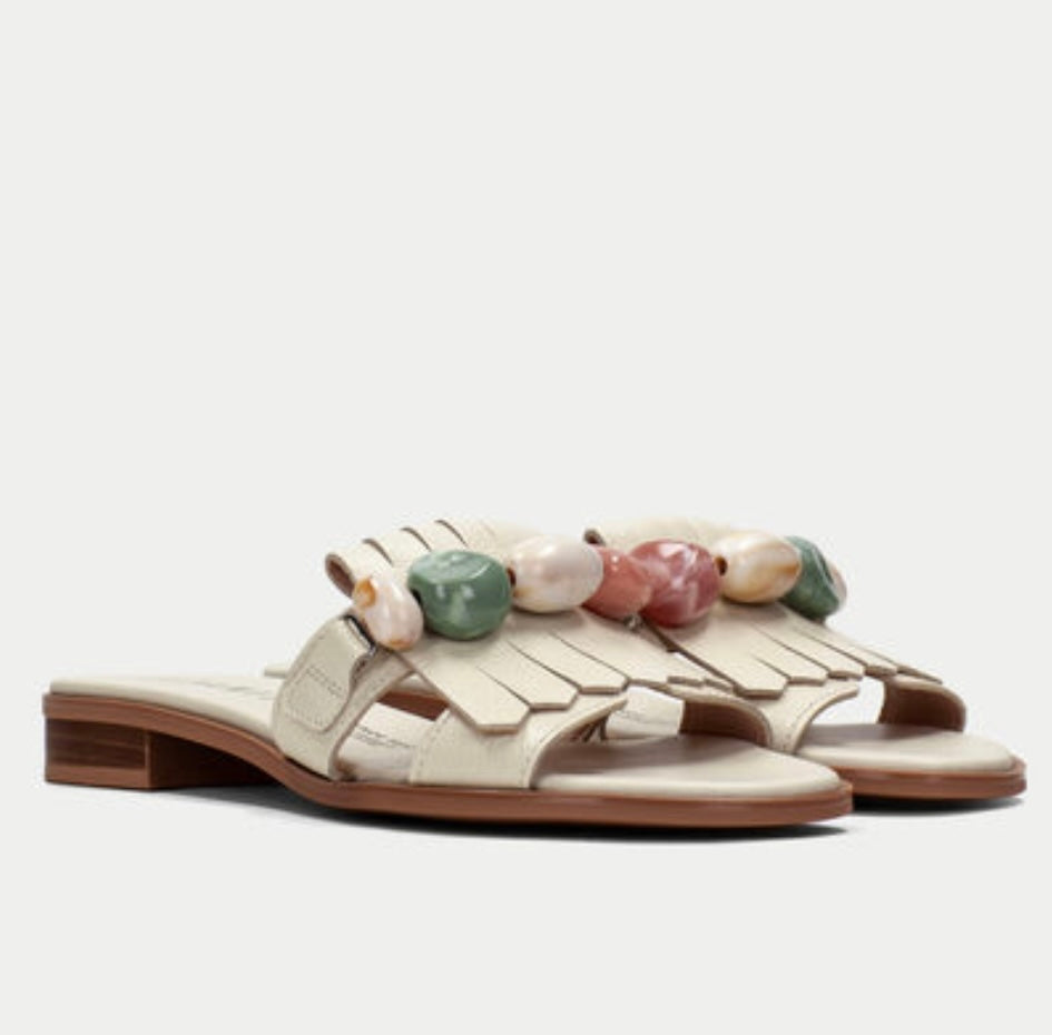 Hispanitas cream leather flat sandal with bead decoration