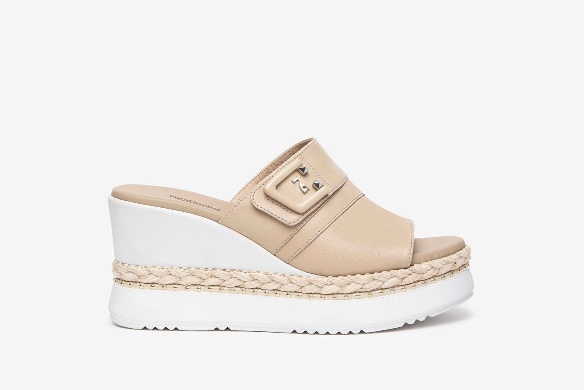 Nerogiardini nude leather wedge slip on sandals