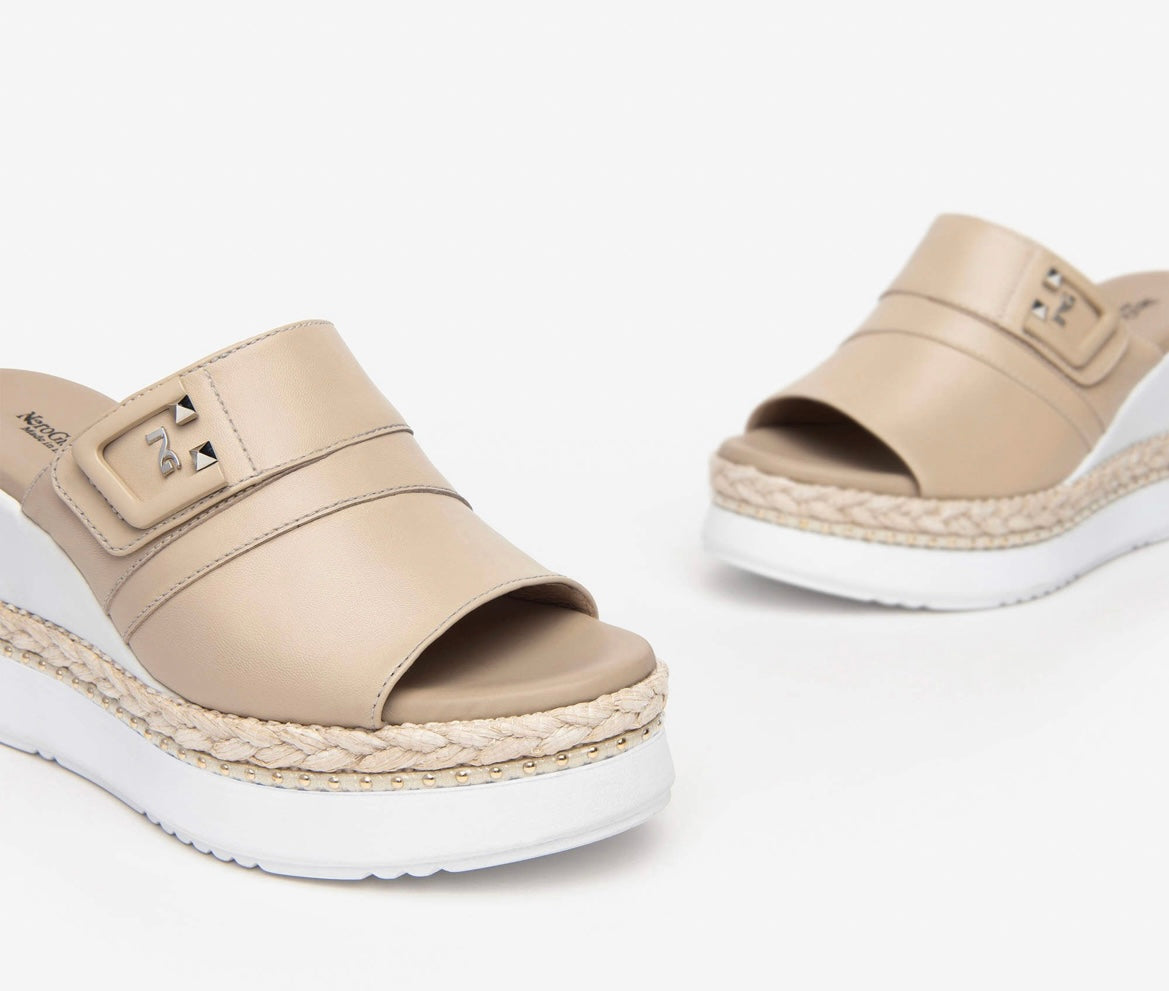 Nerogiardini nude leather wedge slip on sandals