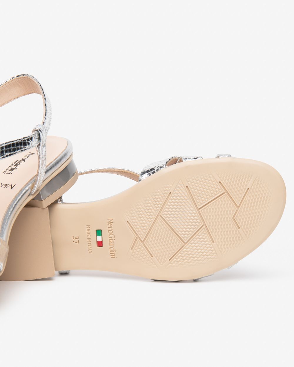 Nerogiardini metallic silver strapped sandal