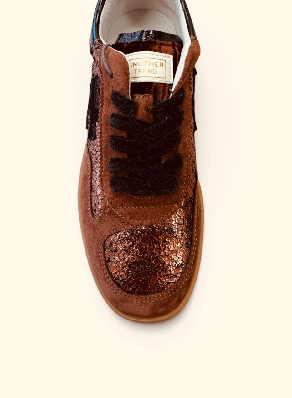 ANOTHER TREND burgundy suede and metallic sneaker
