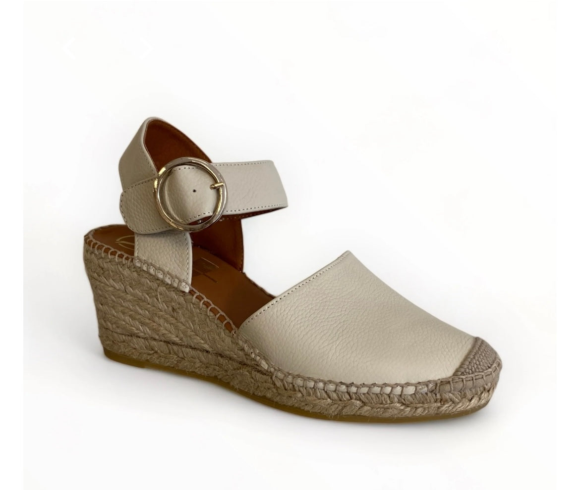 Viguera cream leather wedges