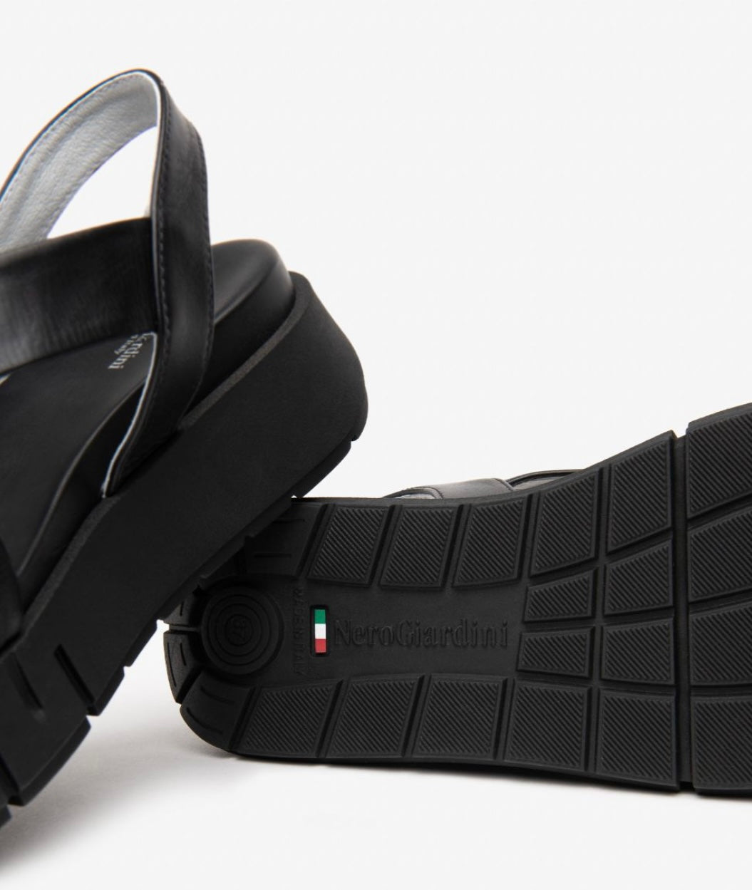 Nerogiardini black leather platform sandals