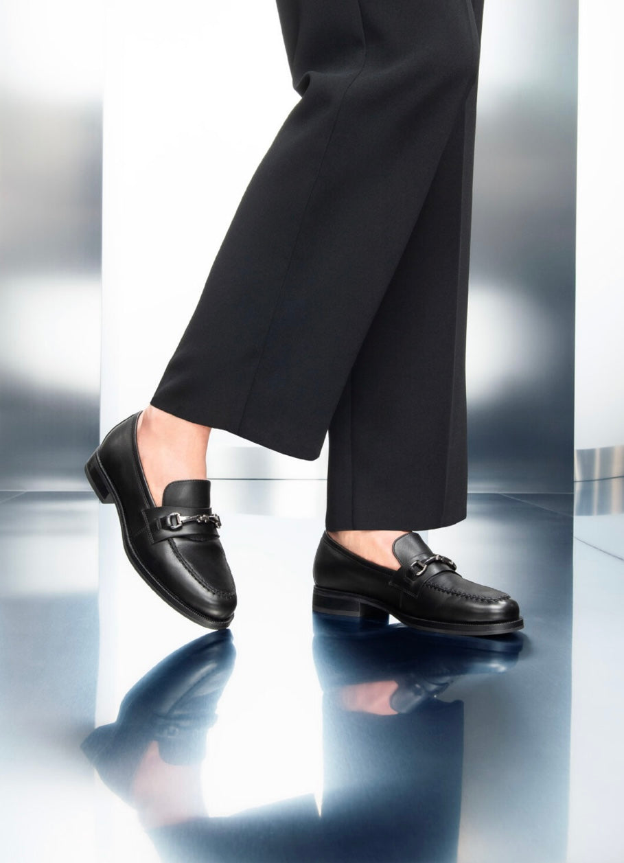 Nerogiardini black leather loafers
