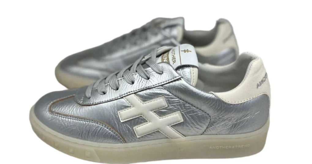 Another trend silver and white leather sneaker’s
