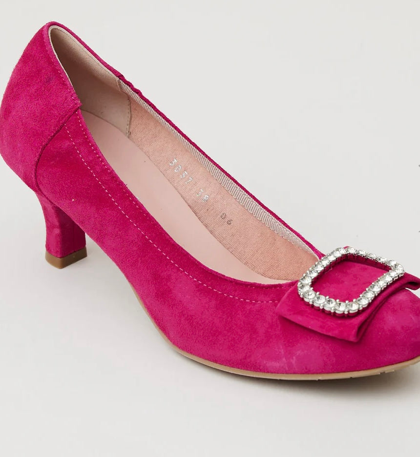 Le babe fuchsia pink suede shoe