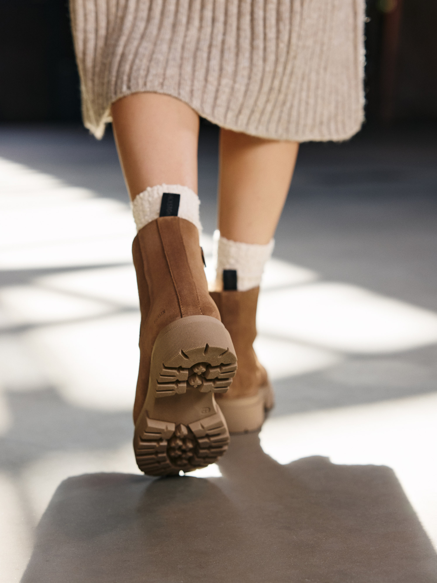 Tan suede Chelsea boot with sheepskin lining