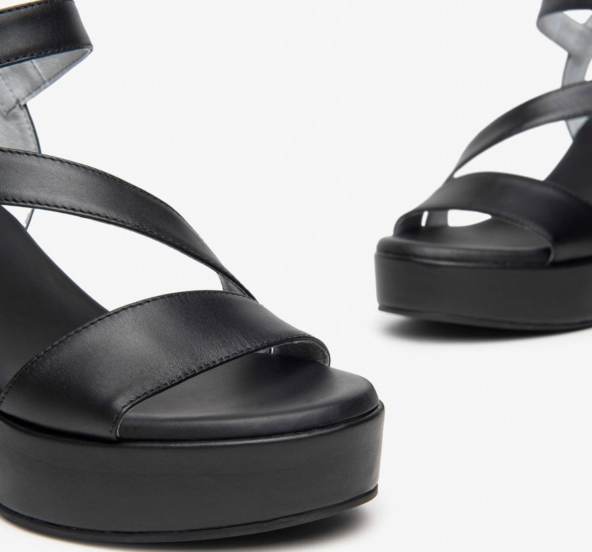 Nerogiardini black leather sandals