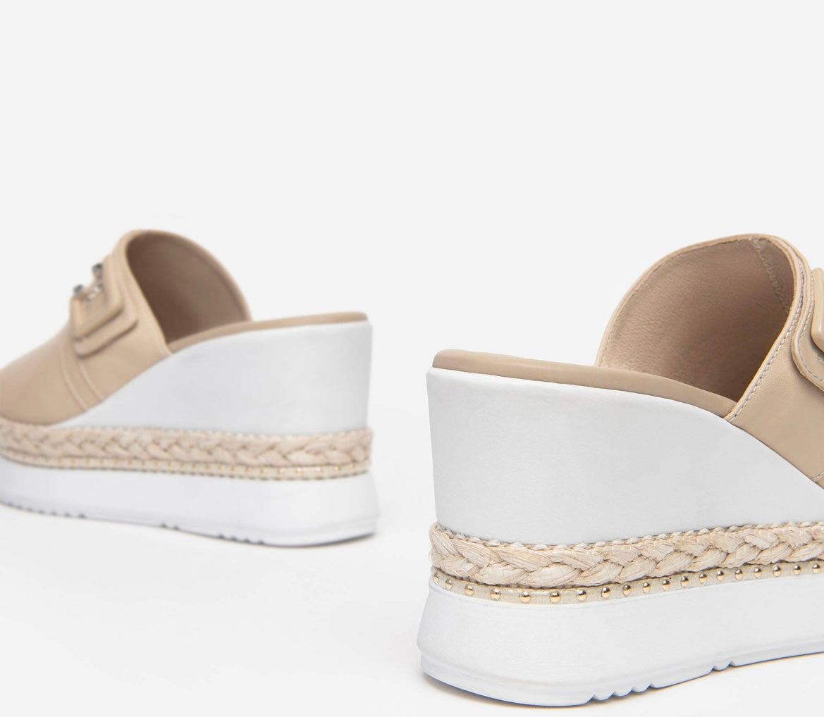 Nerogiardini nude leather wedge slip on sandals