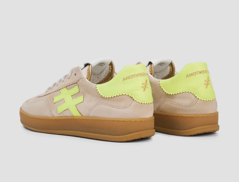 ANOTHER TREND beige and lime green detail