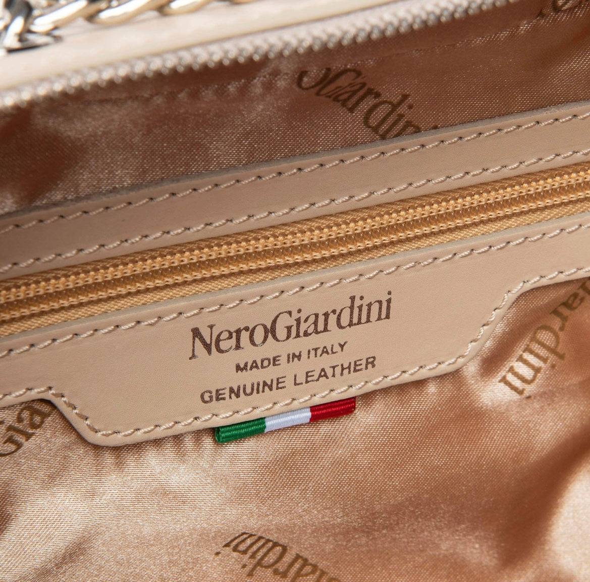 Nerogiardini leather shoulder handbag