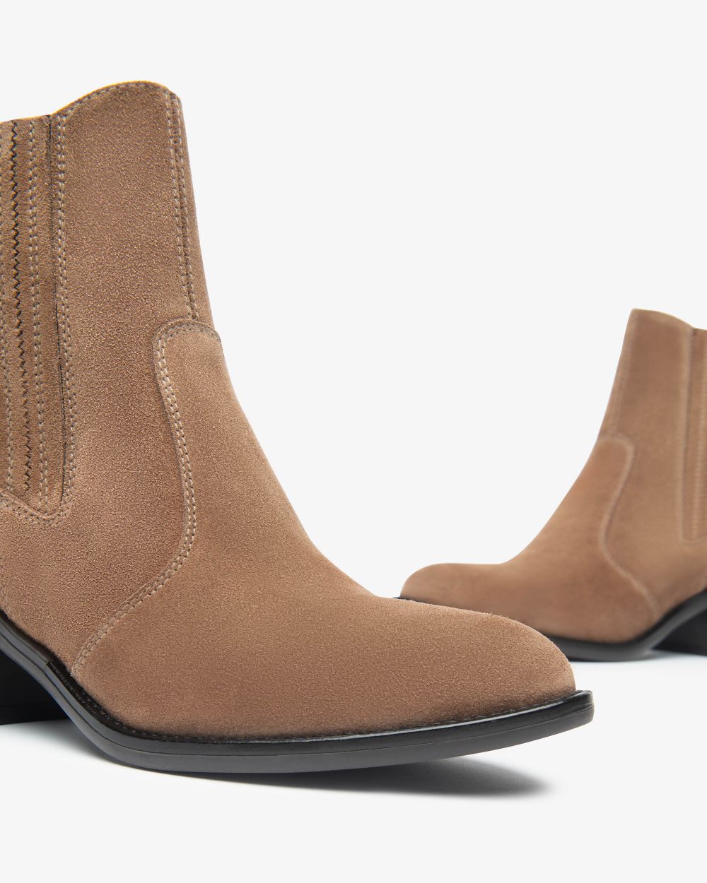 NeroGiardini tan suede chelsea boots