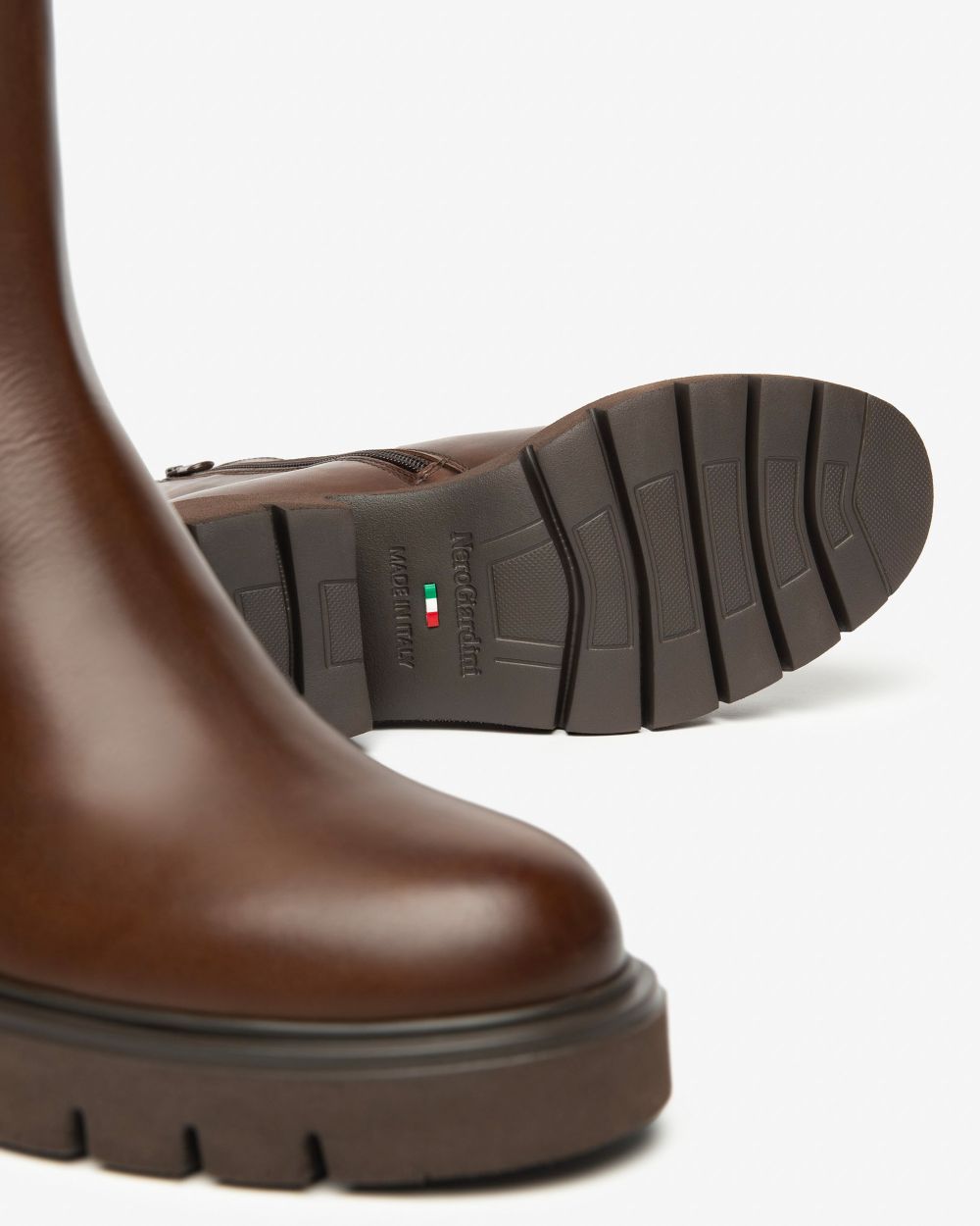 NeroGiardini brown leather chelsea boots