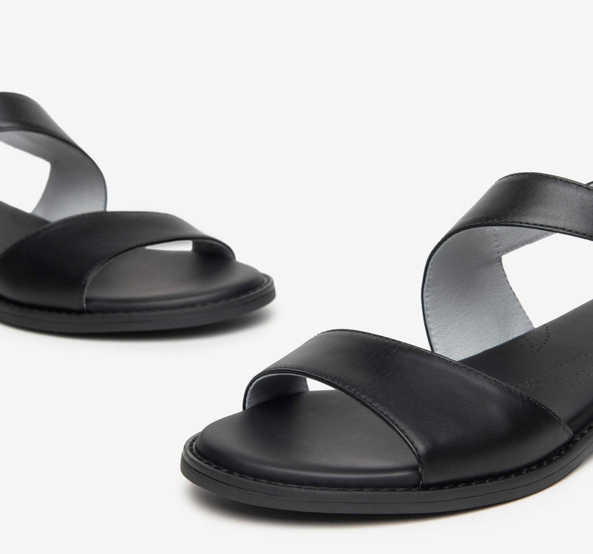 Nerogiardini black leather sandals