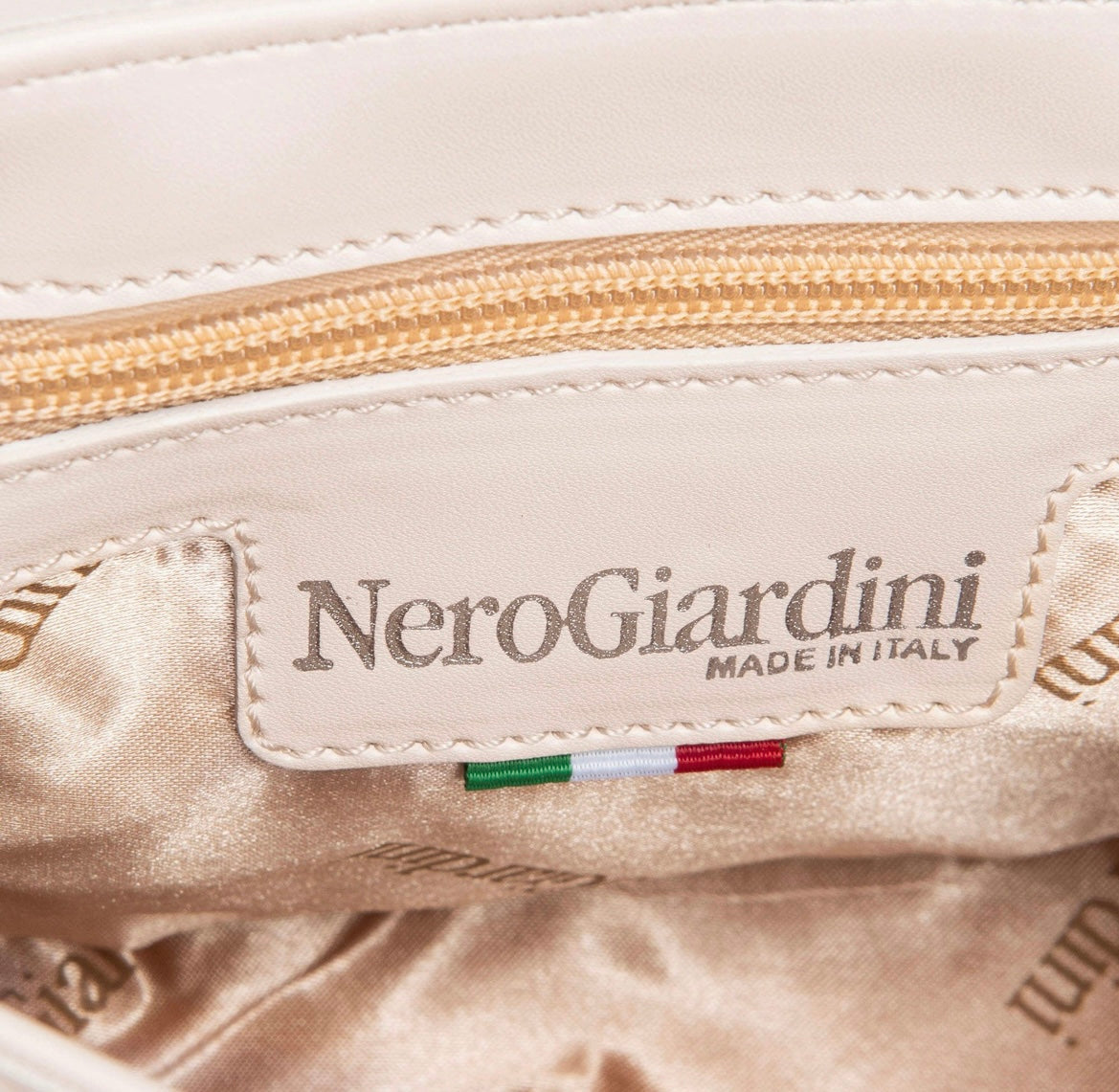 Nerogiardini leather patent cross body handbag