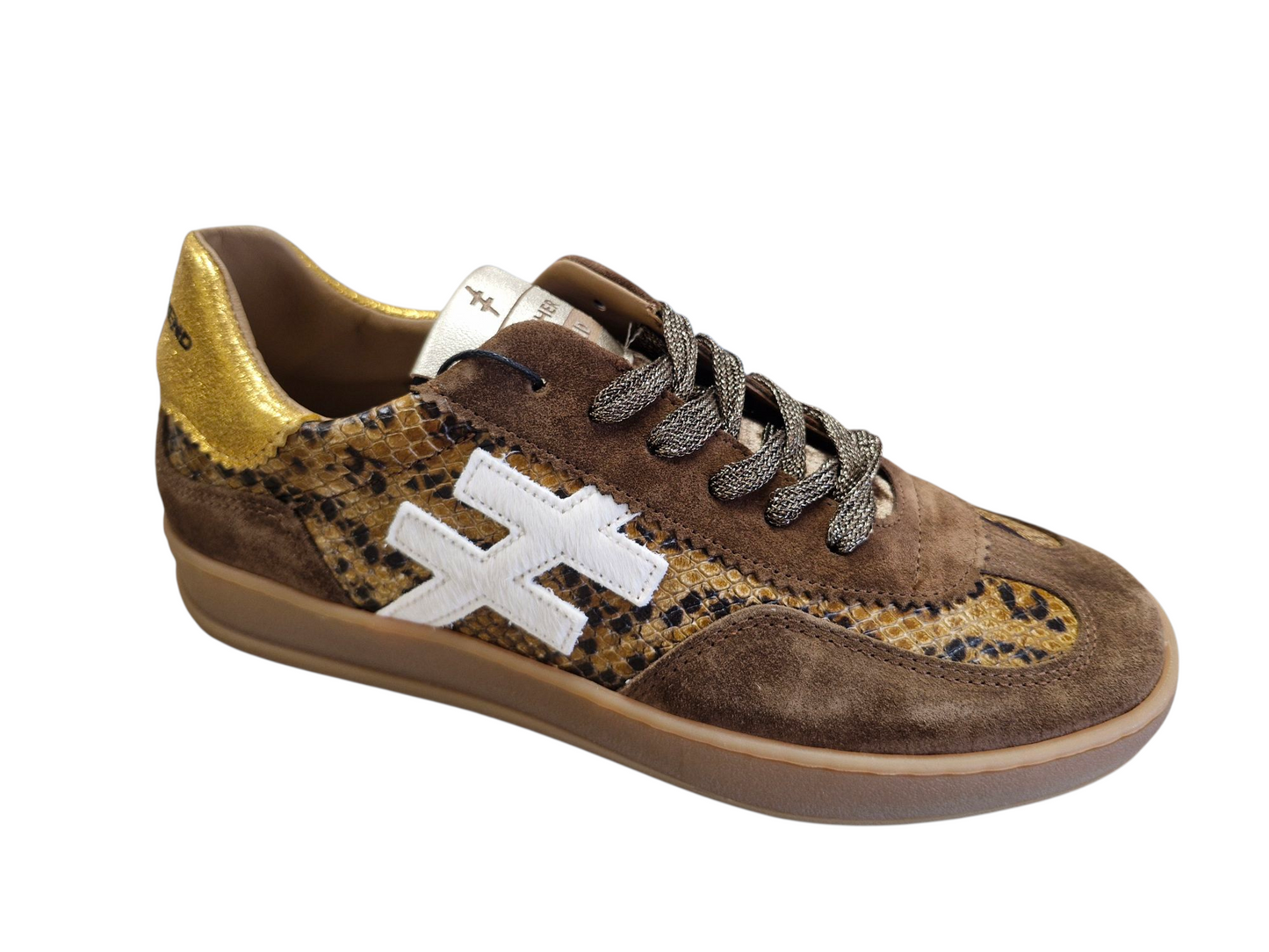 Another Trend castaña trainer with yellow gold detail