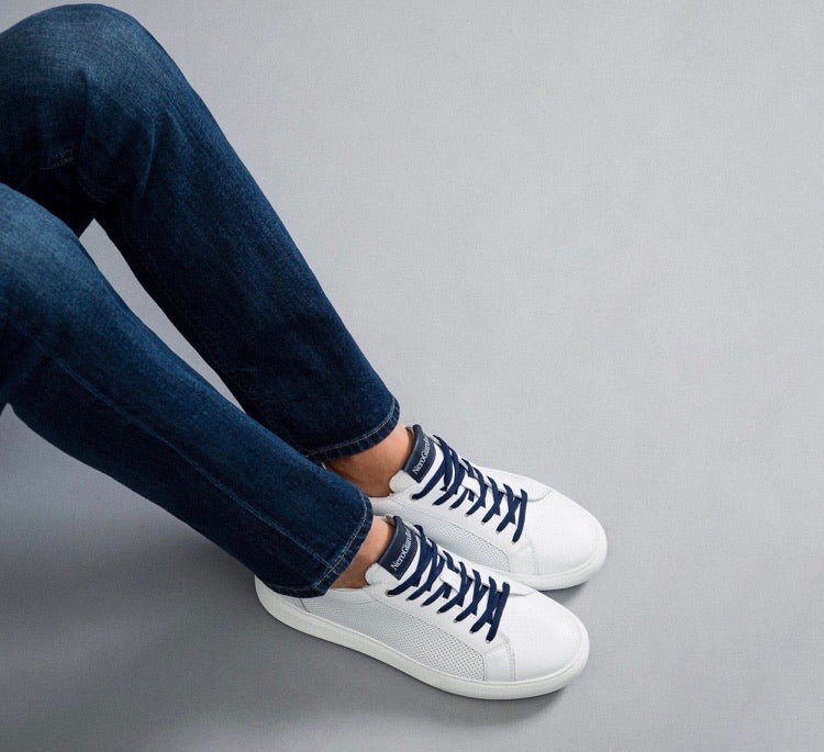 White leather sneaker - ...melissa k...