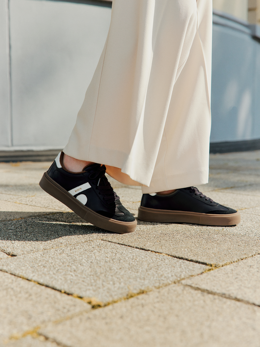 BLACKSTONE black and white sneaker