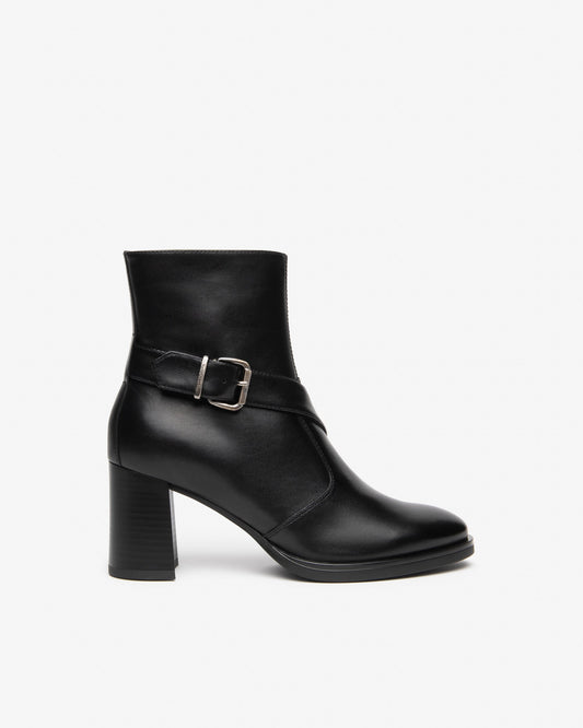 NeroGiardini black leather ankle boots