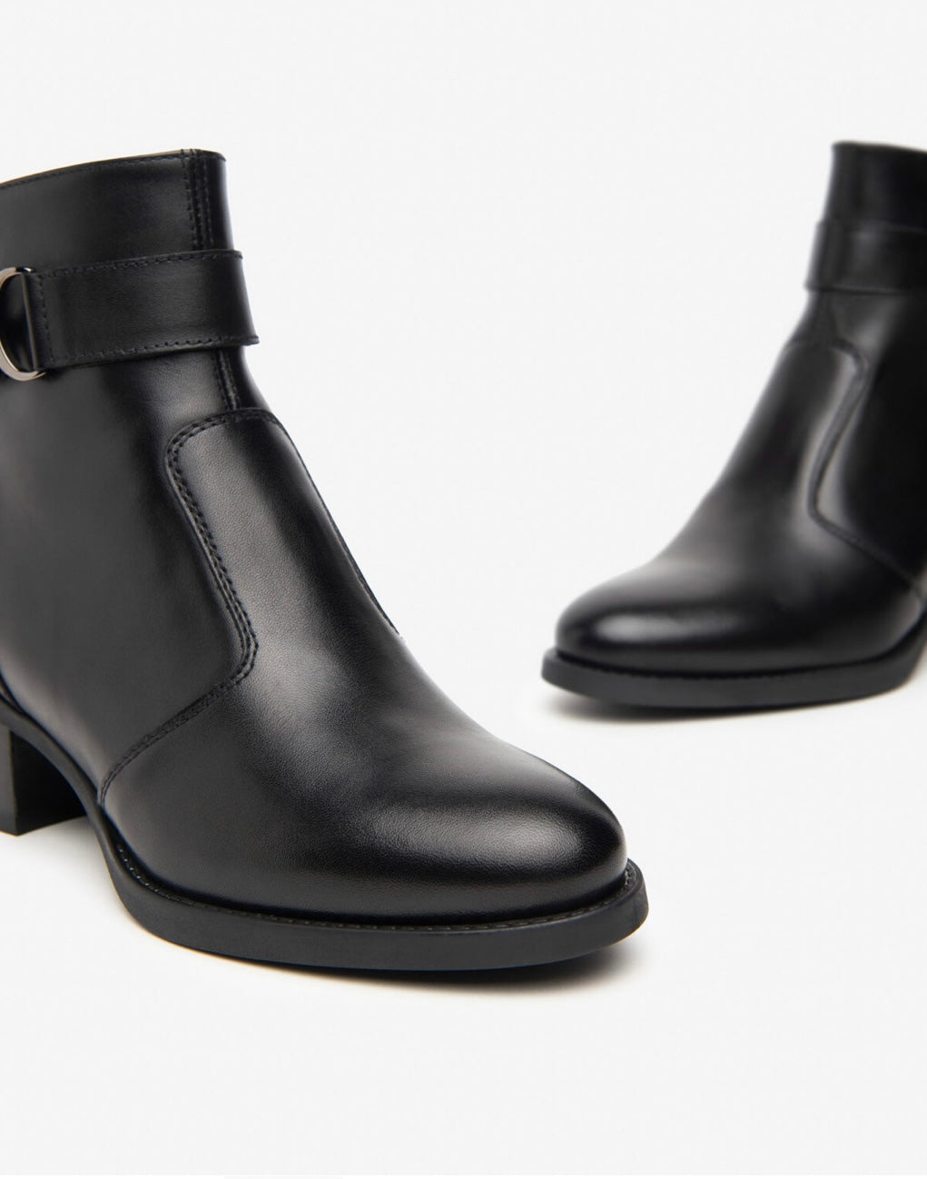 Nerogiardini black leather ankle boots
