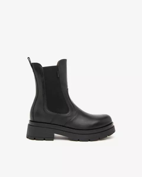 NeroGiardini black leather Chelsea boot