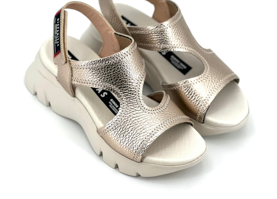 Hispanitas gold leather sandal