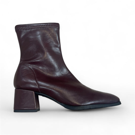 Miss Elastic burgundy vegan leather ankle boots