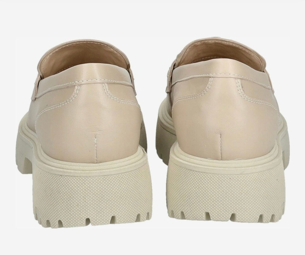 NeroGiardini cream leather loafers