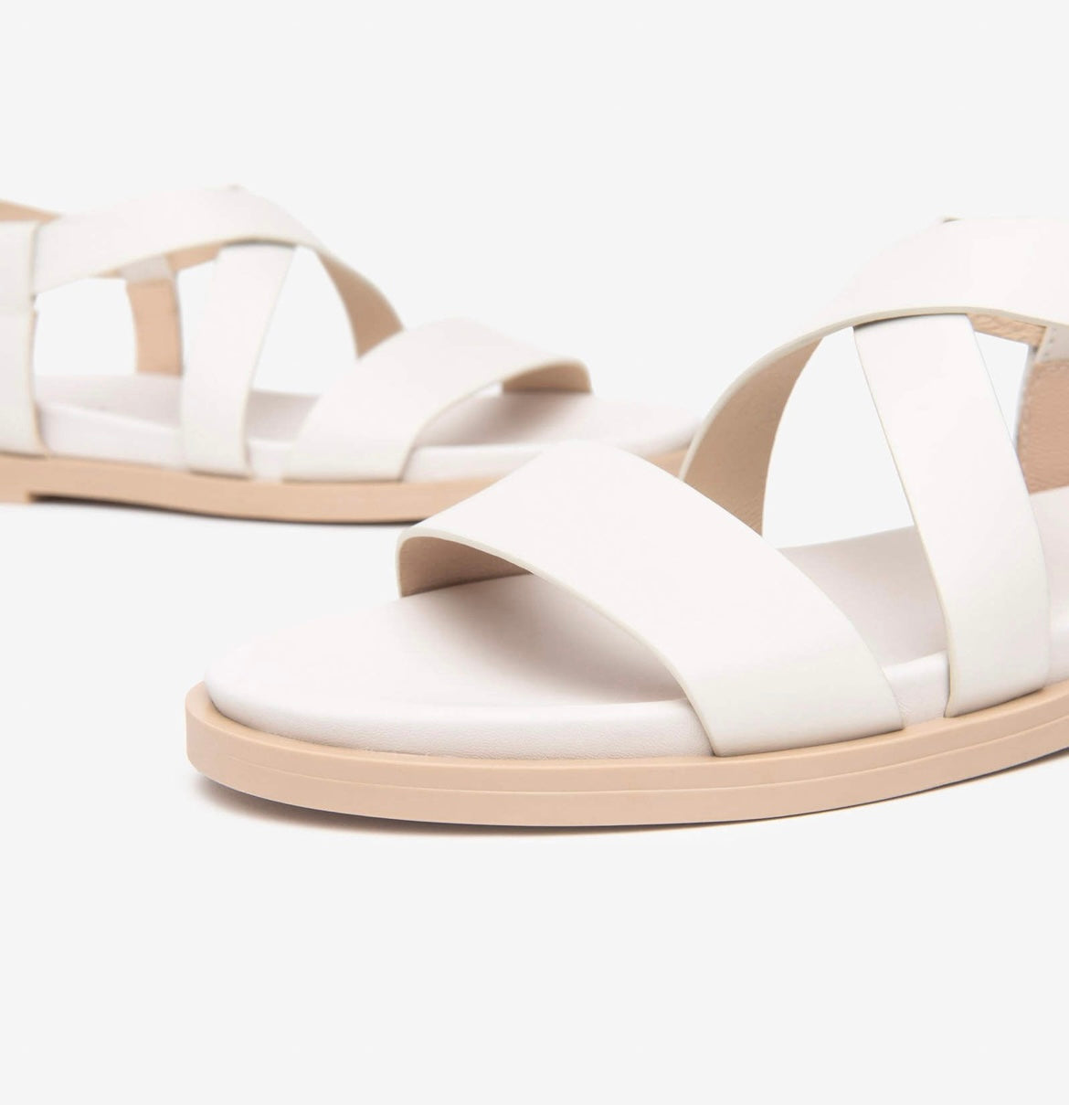 NeroGiardini cream leather flat sandals