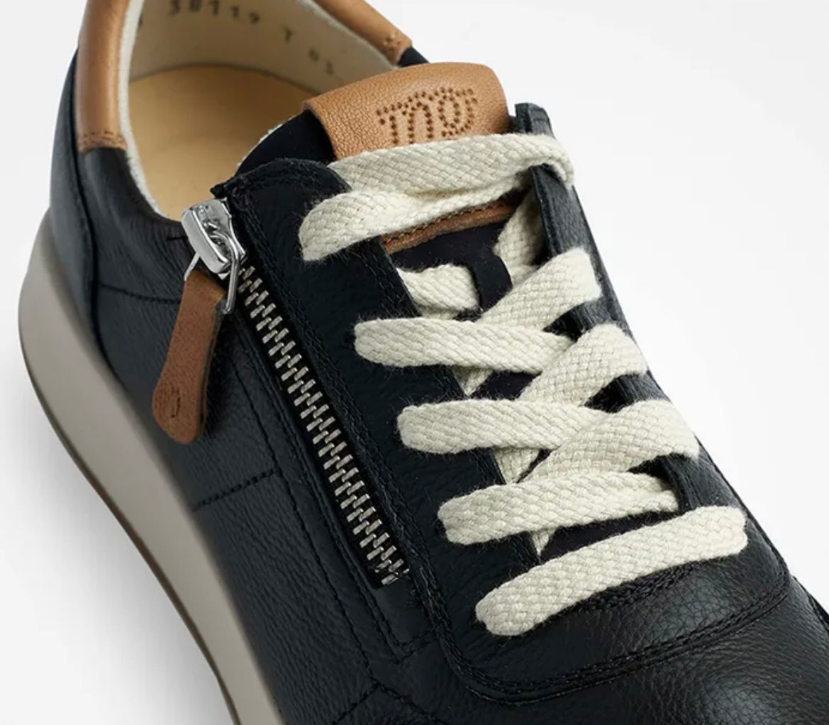 Paul Green black leather sneakers