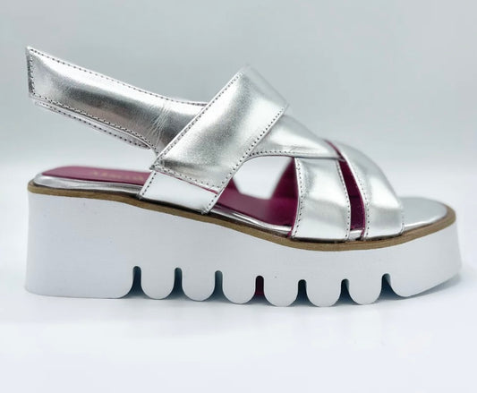 MarcoMoreo leather metallic silver sandals