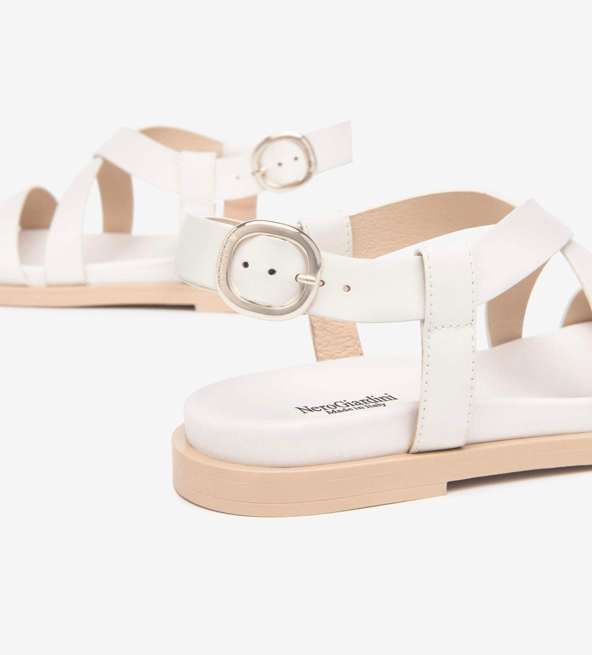 NeroGiardini cream leather flat sandals
